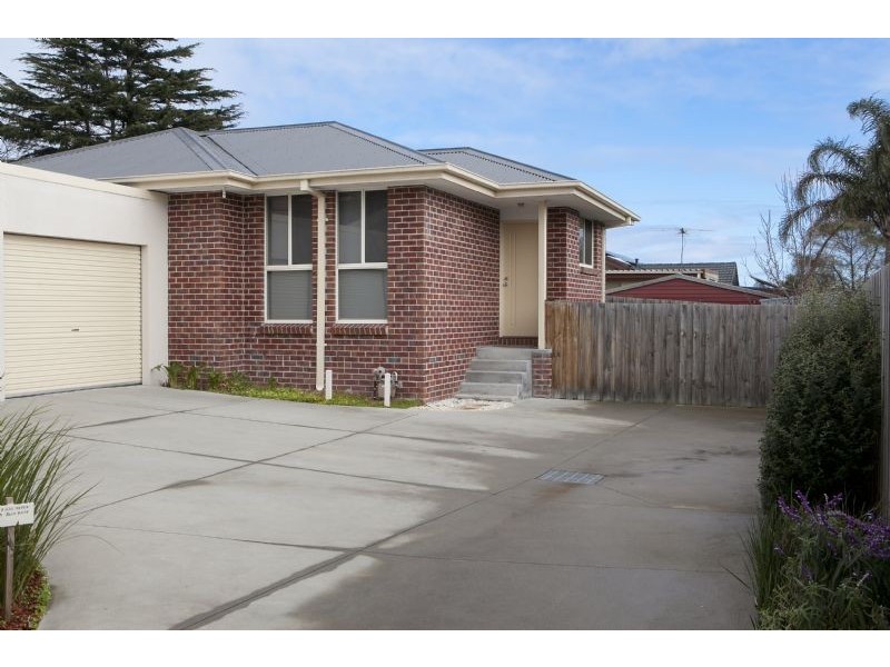 2/11 Lachlan Drive, Endeavour Hills VIC 3802