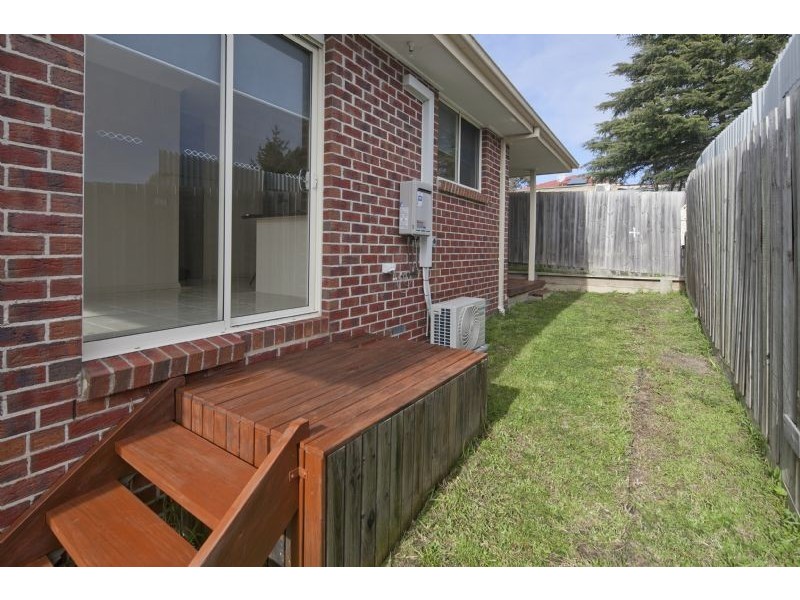 2/11 Lachlan Drive, Endeavour Hills VIC 3802