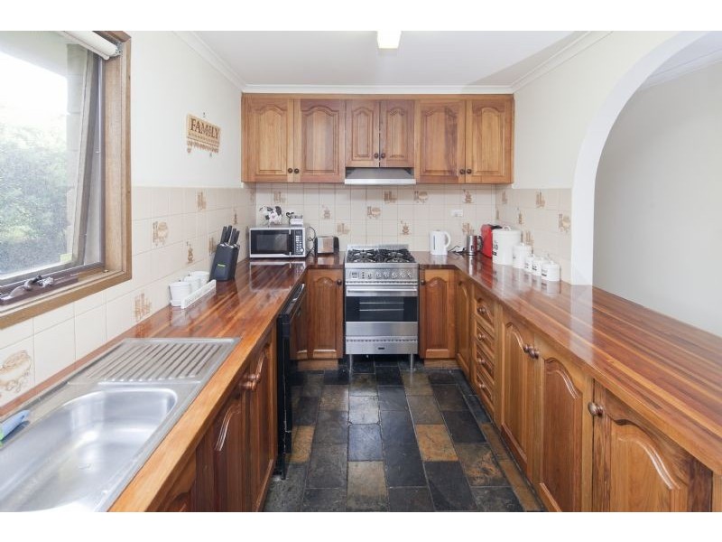 34 William Hovell Drive, Endeavour Hills VIC 3802