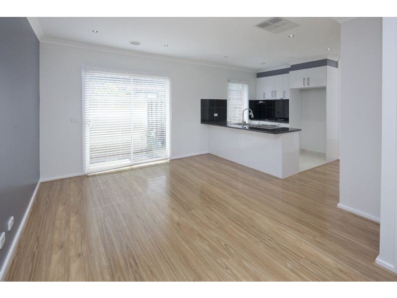 2/13 Bedwell Avenue, Dandenong VIC 3175