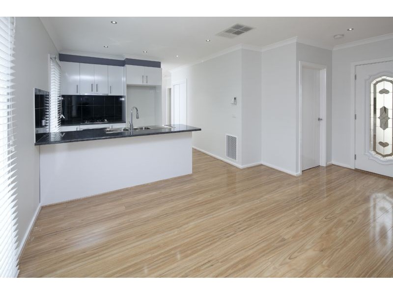 2/13 Bedwell Avenue, Dandenong VIC 3175