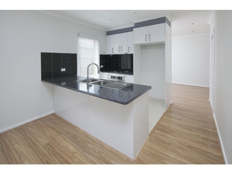 2/13 Bedwell Avenue, Dandenong VIC 3175