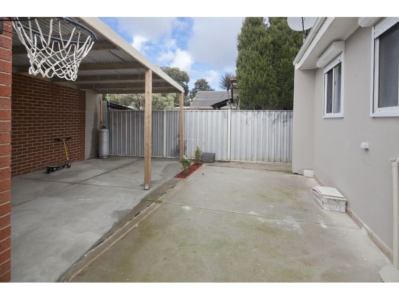1/28 Liquidamber Street, Doveton VIC 3177