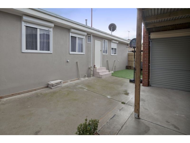 1/28 Liquidamber Street, Doveton VIC 3177