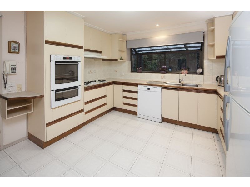 63 John Edgecumbe Way, Endeavour Hills VIC 3802