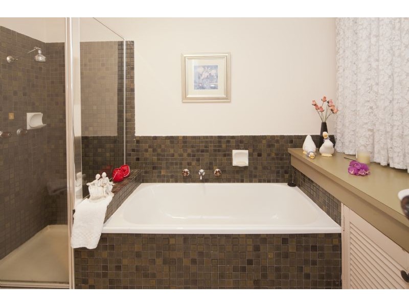 63 John Edgecumbe Way, Endeavour Hills VIC 3802