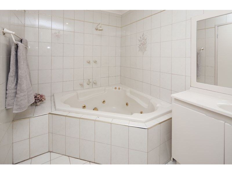 63 John Edgecumbe Way, Endeavour Hills VIC 3802