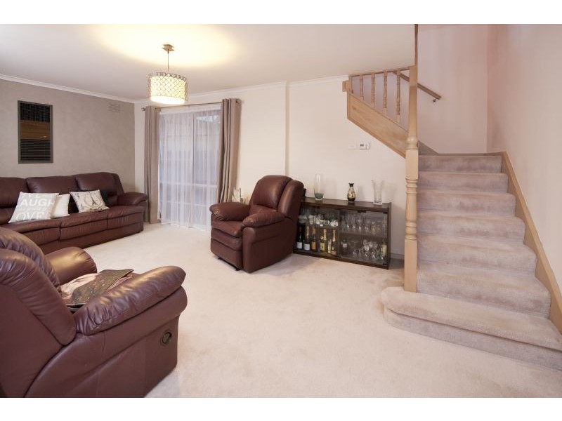 63 John Edgecumbe Way, Endeavour Hills VIC 3802