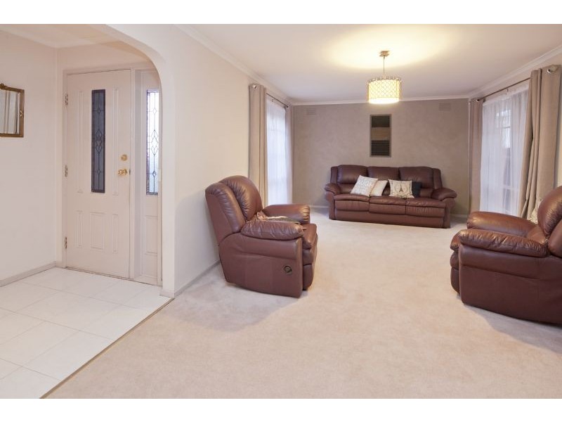 63 John Edgecumbe Way, Endeavour Hills VIC 3802