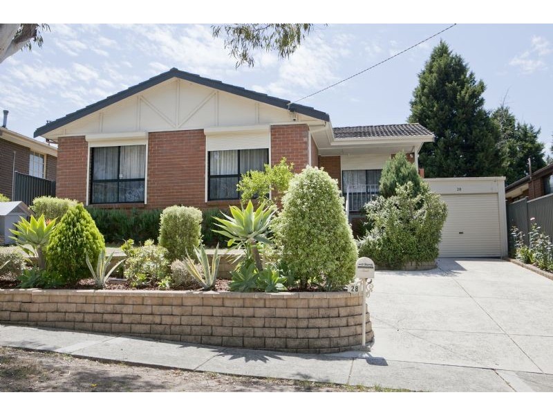 28 Briarhurst Ave, Dandenong North VIC 3175