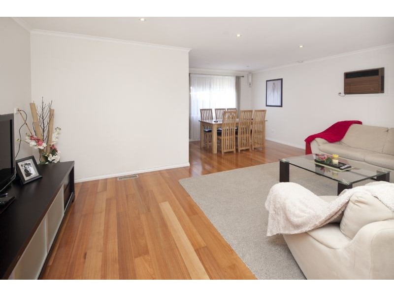 28 Briarhurst Ave, Dandenong North VIC 3175
