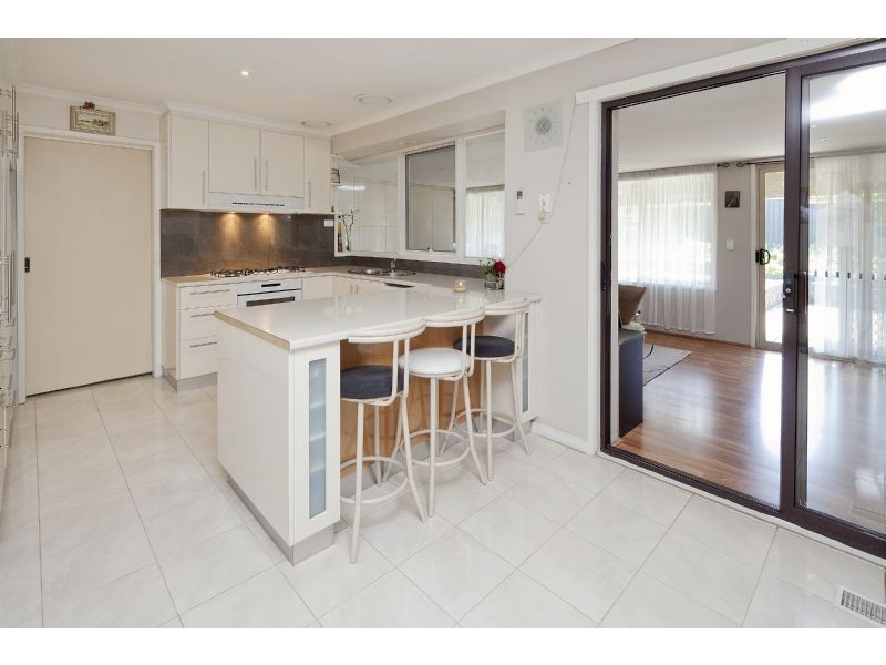 28 Briarhurst Ave, Dandenong North VIC 3175