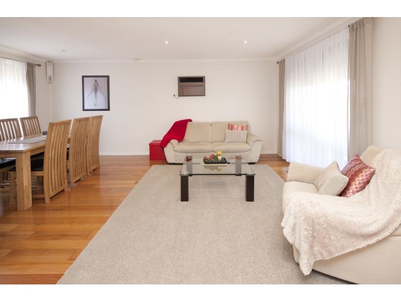 28 Briarhurst Ave, Dandenong North VIC 3175