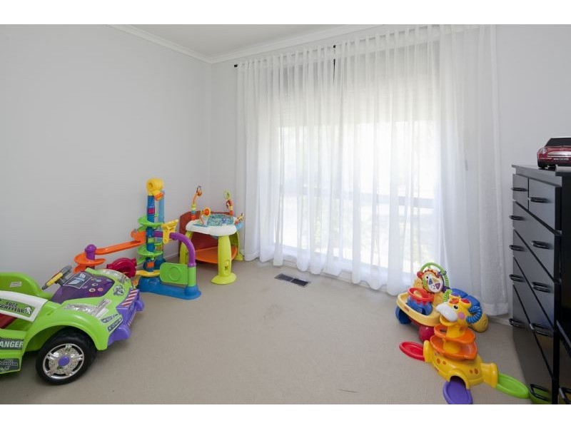 28 Briarhurst Ave, Dandenong North VIC 3175