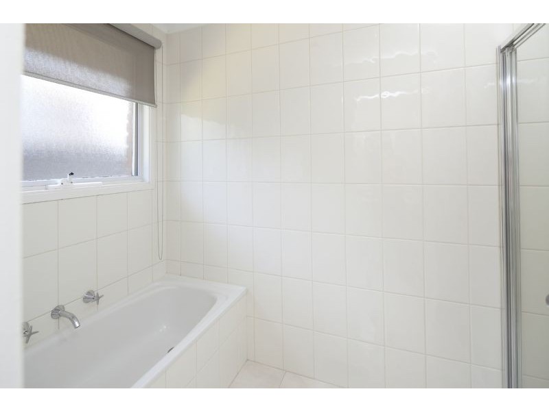 28 Briarhurst Ave, Dandenong North VIC 3175