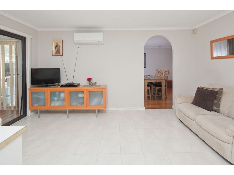 28 Briarhurst Ave, Dandenong North VIC 3175