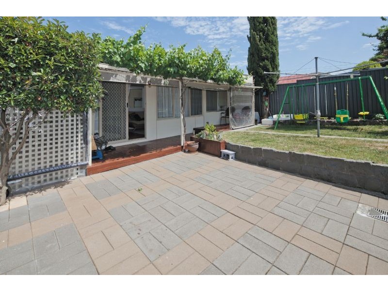 28 Briarhurst Ave, Dandenong North VIC 3175