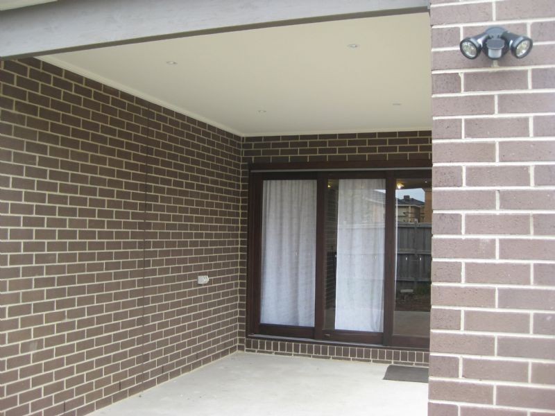 33 Morningside Blvd, Cranbourne VIC 3977