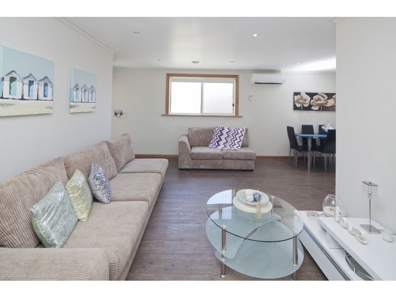 2/9 Wilma Avenue, Dandenong VIC 3175