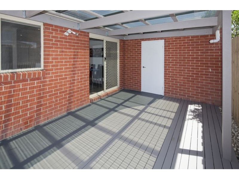 2/9 Wilma Avenue, Dandenong VIC 3175