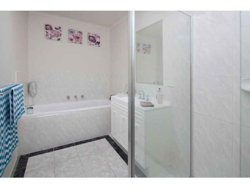 2/9 Wilma Avenue, Dandenong VIC 3175