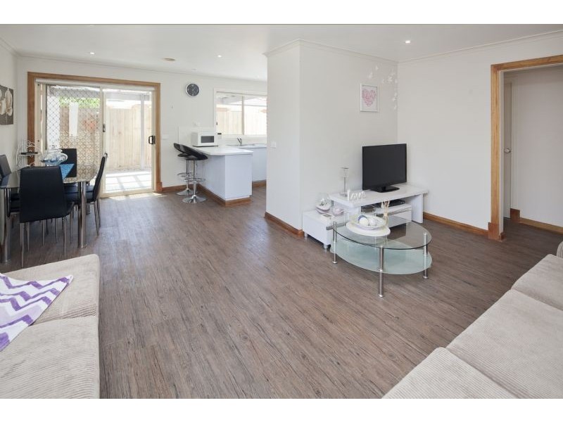 2/9 Wilma Avenue, Dandenong VIC 3175