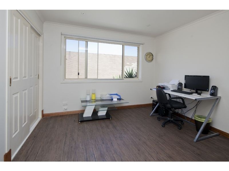 2/9 Wilma Avenue, Dandenong VIC 3175