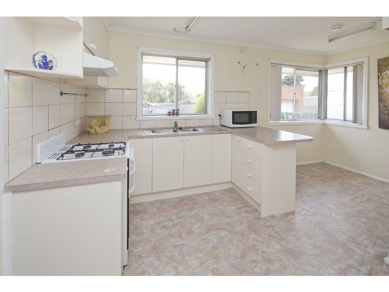 1 Peter Court, Dandenong VIC 3175