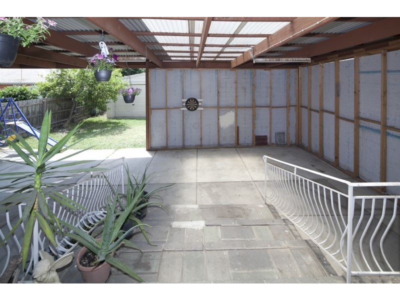 1 Peter Court, Dandenong VIC 3175