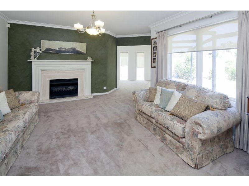 164 David Collins Drive, Endeavour Hills VIC 3802