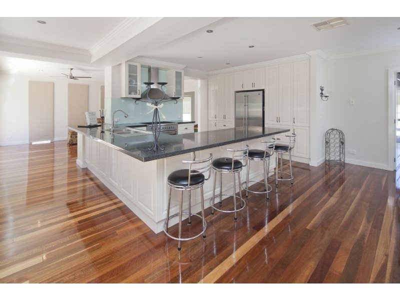 164 David Collins Drive, Endeavour Hills VIC 3802