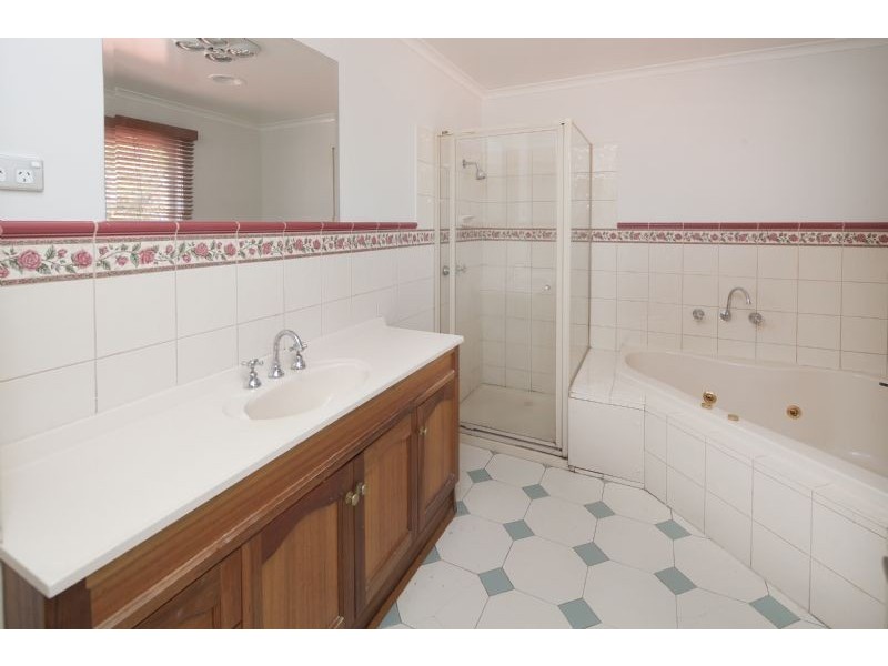 164 David Collins Drive, Endeavour Hills VIC 3802