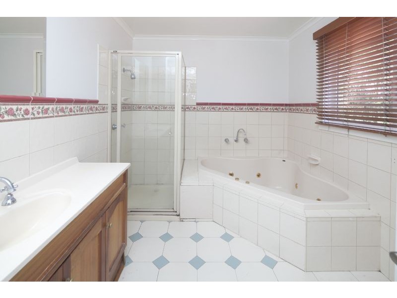 164 David Collins Drive, Endeavour Hills VIC 3802