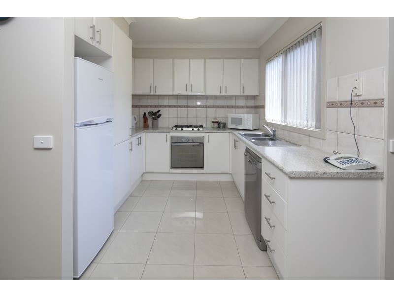 2/231 Outlook Drive, Dandenong North VIC 3175