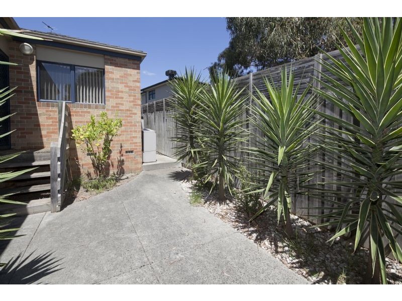 2/231 Outlook Drive, Dandenong North VIC 3175