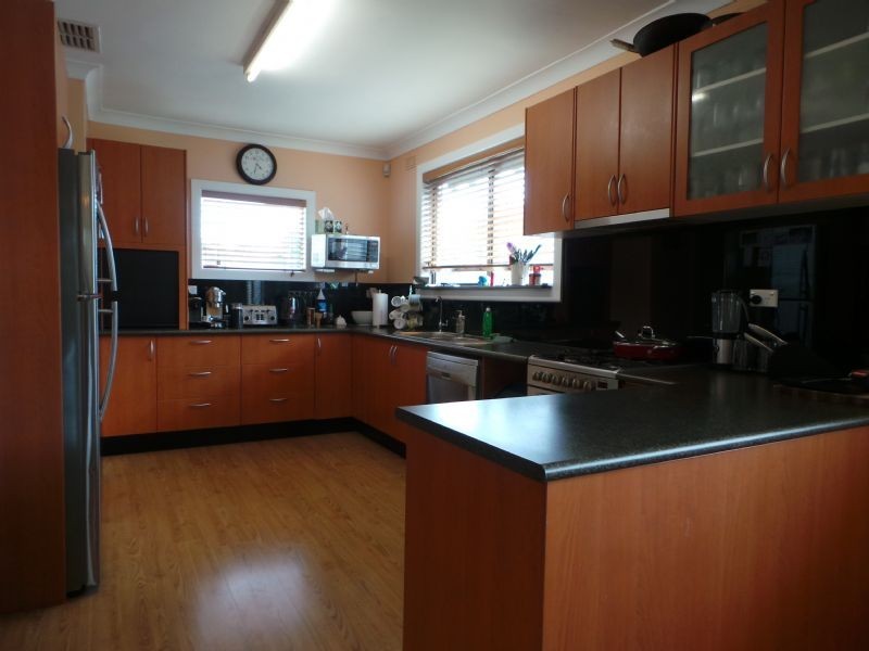 27 Burrows Avenue, Dandenong VIC 3175