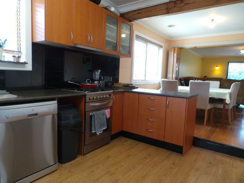 27 Burrows Avenue, Dandenong VIC 3175