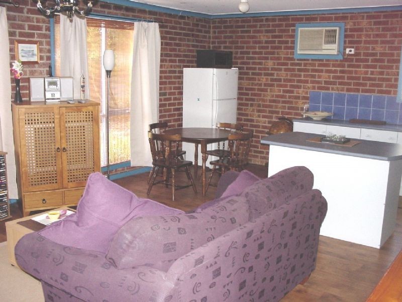 15 Perrins, Daylesford VIC 3460