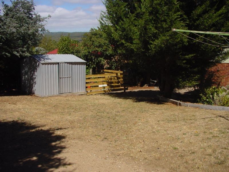 15 Perrins, Daylesford VIC 3460