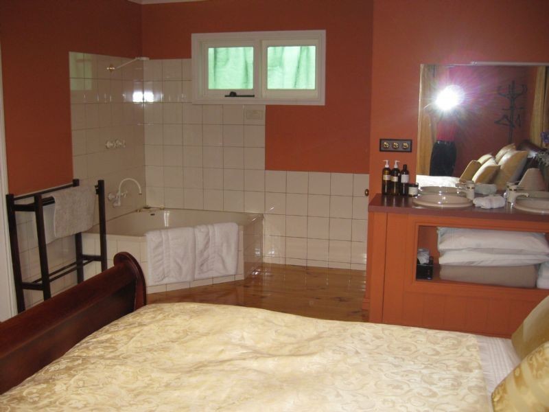 4 Fourth St, Daylesford VIC 3460