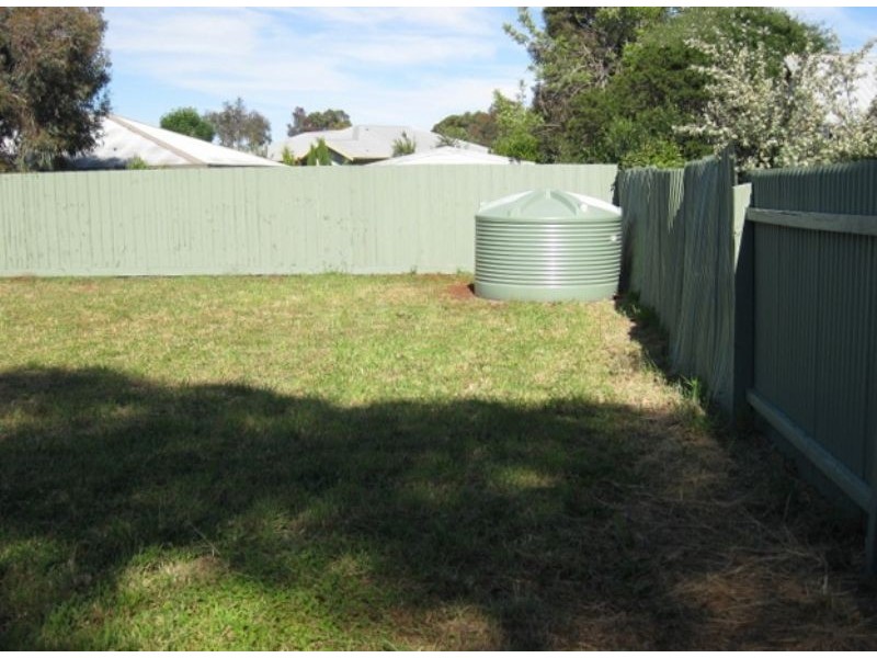 a/20 Smith, Daylesford VIC 3460