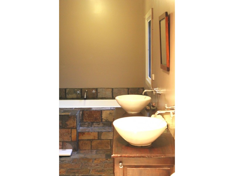 100 Kangaroo Drive, Coomoora VIC 3461