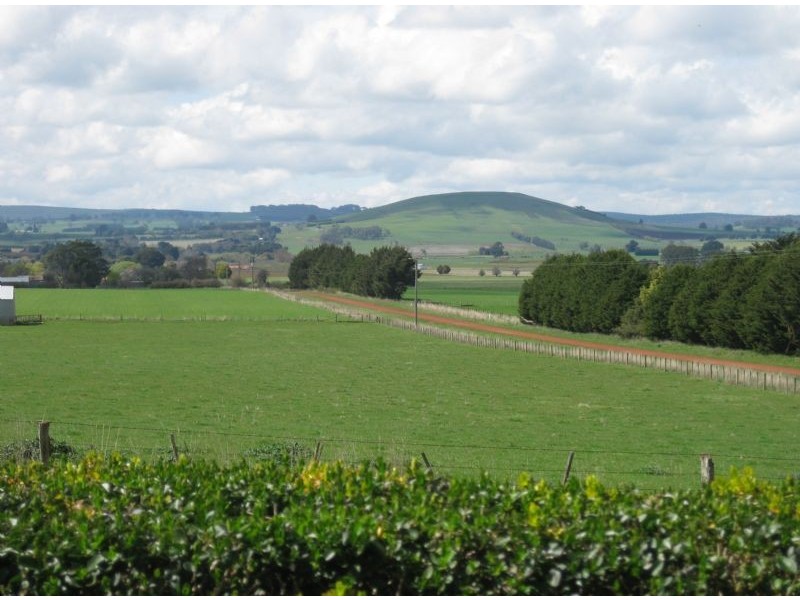 232 Forest Hill Rd, Newlyn VIC 3364