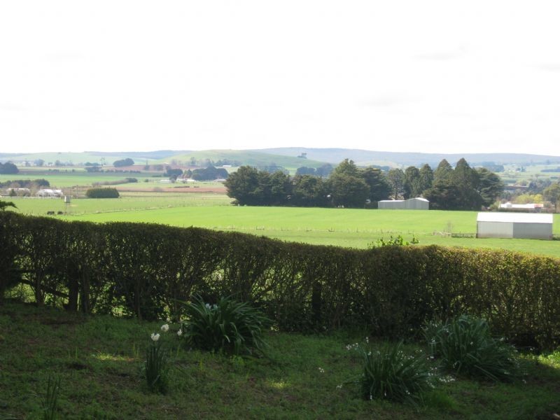 232 Forest Hill Rd, Newlyn VIC 3364