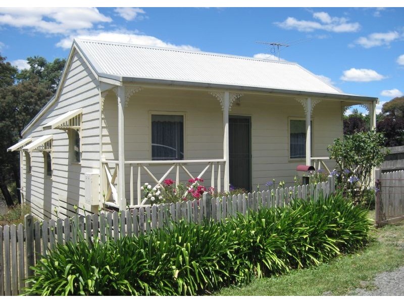 7 Perrins St, Daylesford VIC 3460