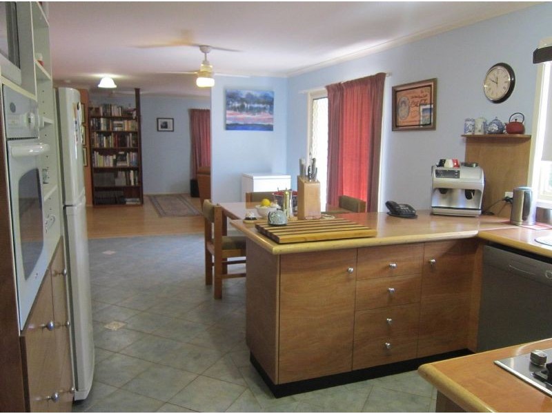 11 Sixteenth Street, Hepburn VIC 3461