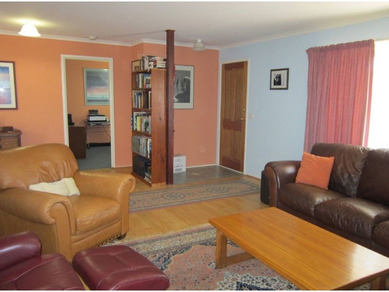 11 Sixteenth Street, Hepburn VIC 3461