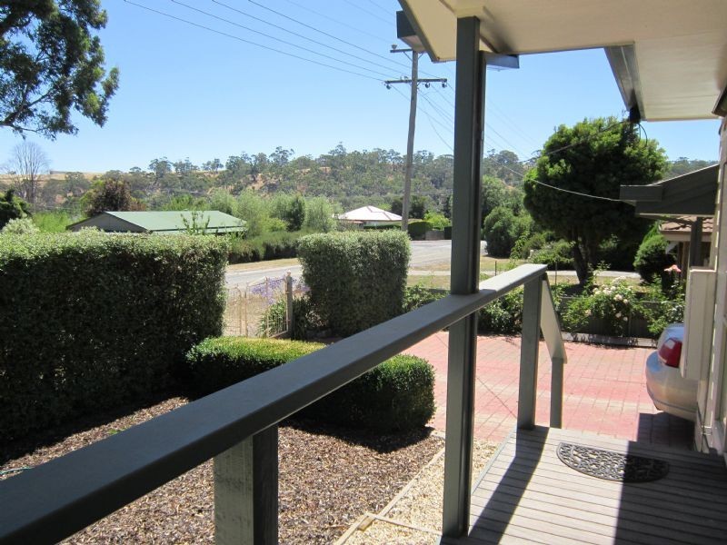 11 Sixteenth Street, Hepburn VIC 3461