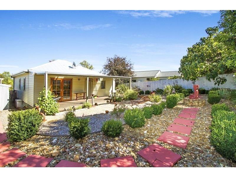 17 Queensberry Street, Daylesford VIC 3460