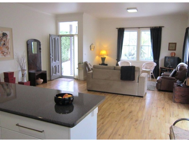 69a West Street, Daylesford VIC 3460